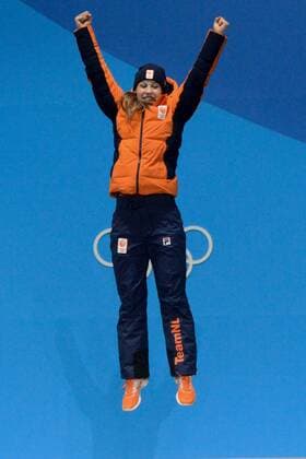 February 23, 2018 - Pyeongchang, South Korea - SUZANNE SCHULTING of the Netherlands celebrates getting the gold medal in the Ladies 1000m short track Speed skating Eisschnelllauf event in the PyeongChang Olympic Games Olympische Spiele Olympia OS Pyeongchang 18: Medal Winners - ZUMAl132 20180223_zap_l132_037 Copyright: xChristopherxLevyx