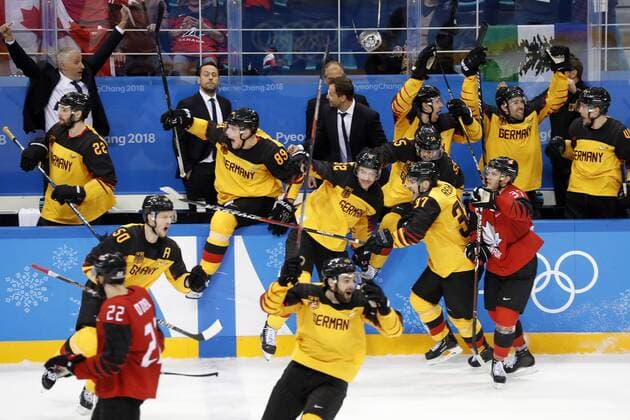 Team Deutschland Schlussjubel nach Sieg Eishockey Halbfinale Canada-Deutschland 3 : 4 Olympic Wintergames 2018 Pyeongchang South Korea Olympische Winterspiele 2018 Pyeongchang 23.Februar 2018