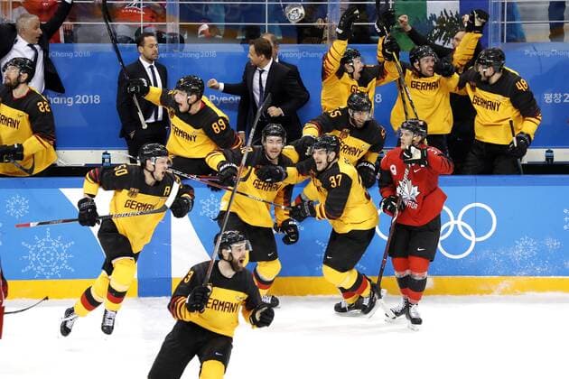 Team Deutschland Schlussjubel nach Sieg Eishockey Halbfinale Canada-Deutschland 3 : 4 Olympic Wintergames 2018 Pyeongchang South Korea Olympische Winterspiele 2018 Pyeongchang 23.Februar 2018