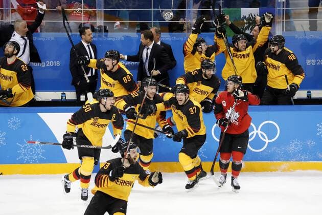Team Deutschland Schlussjubel nach Sieg Eishockey Halbfinale Canada-Deutschland 3 : 4 Olympic Wintergames 2018 Pyeongchang South Korea Olympische Winterspiele 2018 Pyeongchang 23.Februar 2018