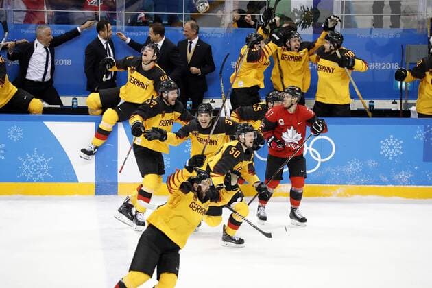 Team Deutschland Schlussjubel nach Sieg Eishockey Halbfinale Canada-Deutschland 3 : 4 Olympic Wintergames 2018 Pyeongchang South Korea Olympische Winterspiele 2018 Pyeongchang 23.Februar 2018