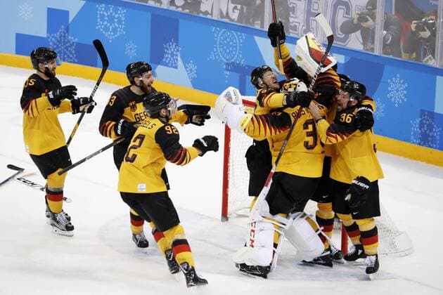 AUS DEN BIRKEN Danny Torwart Team Deutschland Schlussjubel nach Sieg um Torwart AUS DEN BIRKEN Eishockey Halbfinale Canada-Deutschland 3 : 4 Olympic Wintergames 2018 Pyeongchang South Korea Olympische Winterspiele 2018 Pyeongchang 23.Februar 2018