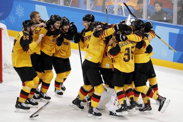 Themen der Woche - SPORT AUS DEN BIRKEN Danny Torwart Team Deutschland Schlussjubel nach Sieg um Torwart AUS DEN BIRKEN Eishockey Halbfinale Canada-Deutschland 3 : 4 Olympic Wintergames 2018 Pyeongchang South Korea Olympische Winterspiele 2018 Pyeongchang 23.Februar 2018