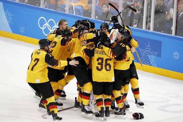 AUS DEN BIRKEN Danny Torwart Team Deutschland Schlussjubel nach Sieg um Torwart AUS DEN BIRKEN Eishockey Halbfinale Canada-Deutschland 3 : 4 Olympic Wintergames 2018 Pyeongchang South Korea Olympische Winterspiele 2018 Pyeongchang 23.Februar 2018