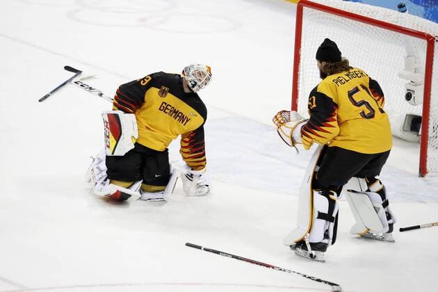 AUS DEN BIRKEN Danny Torwart Team Deutschland Schlussjubel nach Sieg um Torwart AUS DEN BIRKEN Eishockey Halbfinale Canada-Deutschland 3 : 4 Olympic Wintergames 2018 Pyeongchang South Korea Olympische Winterspiele 2018 Pyeongchang 23.Februar 2018