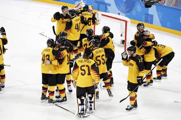 AUS DEN BIRKEN Danny Torwart Team Deutschland Schlussjubel nach Sieg um Torwart AUS DEN BIRKEN Eishockey Halbfinale Canada-Deutschland 3 : 4 Olympic Wintergames 2018 Pyeongchang South Korea Olympische Winterspiele 2018 Pyeongchang 23.Februar 2018