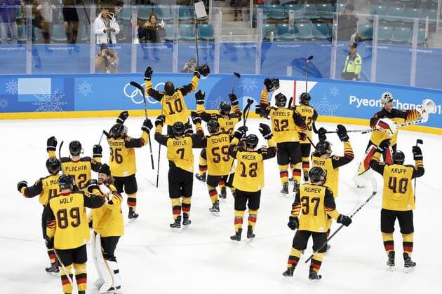 Team Deutschland Schlussjubel nach dem Sieg Eishockey Halbfinale Canada-Deutschland 3 : 4 Olympic Wintergames 2018 Pyeongchang South Korea Olympische Winterspiele 2018 Pyeongchang 23.Februar 2018