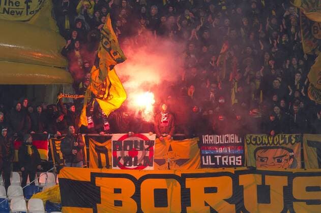 Reggio Emilia, Italy 22.02.2018, UEFA Europa League - 2017 18 Season, Sechzehntelfinale, Atalanta Bergamo - Borussia Dortmund, Pyro Bengarlo im Dortmunder Block ( DeFodi053