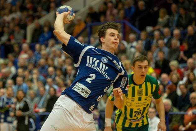 Maximilian Leon Bettin ( 2, Bergischer HC) beim Wurf Bergischer HC vs. VfL Eintracht Hagen, Handball, 2. Bundesliga, 23.02.18 Solingen NRW Deutschland Klingenhalle