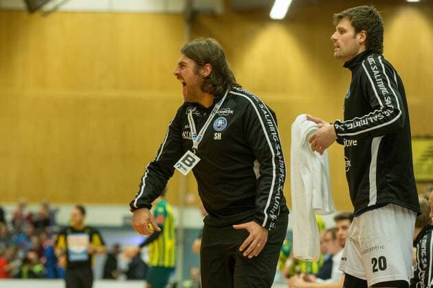 Sebastian Hinze (Trainer, Bergischer HC) schreit an der Seitenlinie Bergischer HC vs. VfL Eintracht Hagen, Handball, 2. Bundesliga, 23.02.18 Solingen NRW Deutschland Klingenhalle
