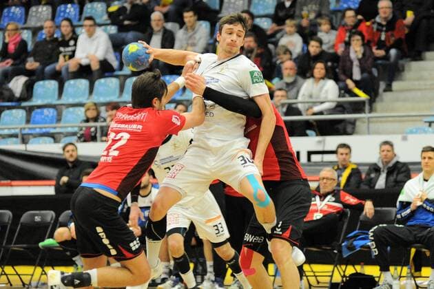 Adrian Kammlodt (HC Elbflorenz Dresden 30) gegen Paco Barthe (SG BBM Bietigheim 22) Handball,Maenner,2.Bundesliga,23.02.2018, Foto:TBaur Eibner Bietigheim Copyright: xEIBNER Tobias_Baurx EP_TBR