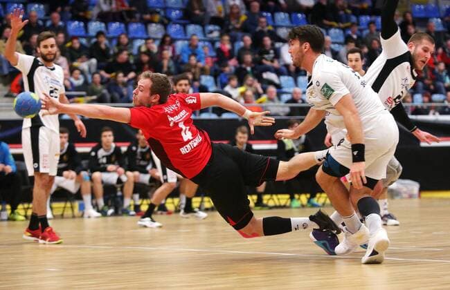 Bilder des Tages - SPORT BAU 23.02.2018 Bietigheim Handball SG BBM Bietigheim vs. HC Elbflorenz Dresden, Patrick Rentschler (BBM, Mitte)