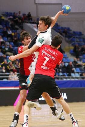 BAU 23.02.2018 Bietigheim Handball SG BBM Bietigheim vs. HC Elbflorenz Dresden, v.l. Paco Barthe (BBM), Adrian Kammlodt (Dresden), Dominik Claus (BBM)