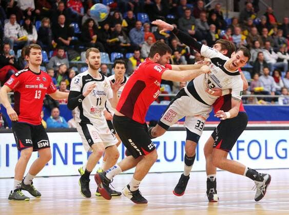 BAU 23.02.2018 Bietigheim Handball SG BBM Bietigheim vs. HC Elbflorenz Dresden, v.r. Roman Becvar (Dresden), Jonathan Fischer (BBM)
