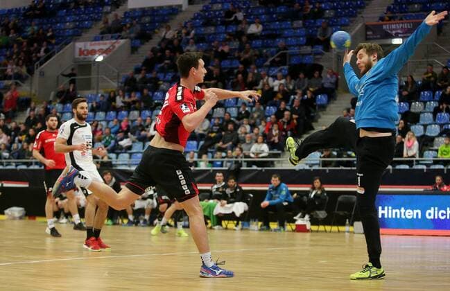 BAU 23.02.2018 Bietigheim Handball SG BBM Bietigheim vs. HC Elbflorenz Dresden, v.l. Max Emanuel (BBM), Hendrik Halfmann (Dresden)