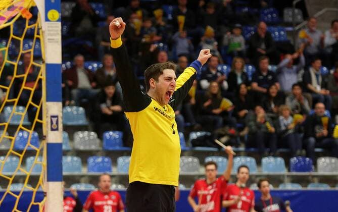 BAU 23.02.2018 Bietigheim Handball SG BBM Bietigheim vs. HC Elbflorenz Dresden, Domenico Ebner (BBM) jubelt und ballt die Fäuste