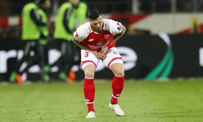 Themen der Woche - SPORT Bilder des Tages - SPORT Fussball 1. Bundesliga: 1. FSV Mainz 05 - VfL Wolfsburg, 24. Spieltag am 23.02.2018 in der Opel Arena Mainz, xmdx, Danny LATZA (6, Mainz 05) 1. FSV Mainz 05 - VfL Wolfsburg *** Soccer 1 Bundesliga 1 FSV Mainz 05 VfL Wolfsburg 24 matchday on 23 02 2018 in Opel Arena Mainz xmdx Danny LATZA 6 Mainz 05 1 FSV Mainz 05 VfL Wolfsburg