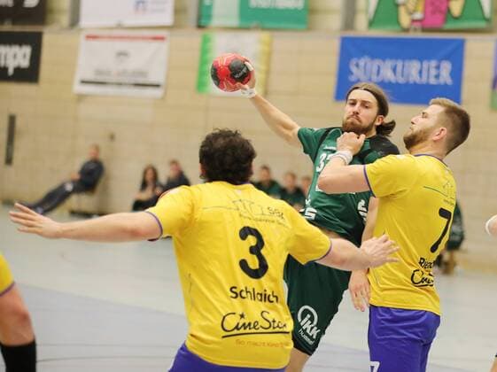 2.HBL HSG Konstanz - HG Saarlouis 24:22. Julius Lindskog-Andersson (HGS) links gegen Mathias Riedel (KON) . beim Spiel HSG Konstanz - HG Saarlouis, Handball, 2 . Liga, 23.02.2018 Konstamz Copyright: xEIBNER PeterxPisax EP_EER
