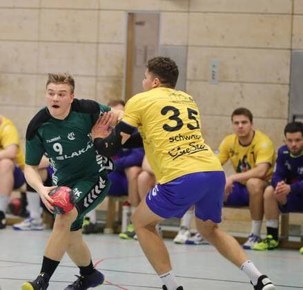 2.HBL HSG Konstanz - HG Saarlouis 24:22. Falk Kolodziej (HGS) links gegen Maximilian Schwarz (KON) . beim Spiel HSG Konstanz - HG Saarlouis, Handball, 2 . Liga, 23.02.2018 Konstamz Copyright: xEIBNER PeterxPisax EP_EER