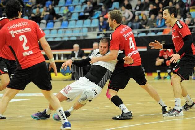 Daniel Zele (HC Elbflorenz Dresden 28) gegen Patrick Rentschler (SG BBM Bietigheim 4) Handball,Maenner,2.Bundesliga,23.02.2018, Foto:TBaur Eibner Bietigheim Copyright: xEIBNER Tobias_Baurx EP_TBR