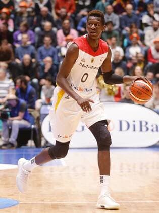 Frankfurt , Basketball Länderspiel WM Qualifikationsspiel Länderspiel , Deutschland vs. Serbien , Isaac Bonga ( Deutschland )