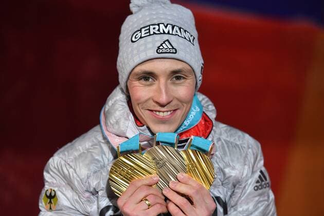Eric FRENZEL (GER) ist der erfolgreichtste maennliche deutsche Sportler dieser Spiele mit zwei Goldmedaillen und einer Bronzemedaille, Medaillen, Medaille. Nordic Combined, Team Gundersen LH 4x5km Nordische Kombination Teamstaffel,Siegerehrung, Victory Ceremony,PyeongChang Olympic Medals Plaza am 23.02.2018. Olympische Winterspiele 2018, vom 09.02. - 25.02.2018 in PyeongChang Suedkorea. *** Eric FRENZEL GER is the most successful German masculine athlete with two gold medals and a bronze medal medal Nordic Combined Team Gundersen LH 4x5km Nordic Combined Team Relay Victory Ceremony PyeongChang Olympic Medals Plaza on 23 02 2018 2018 2018 Olympic Winter Olympics from 09 02 25 02 2018 in PyeongChang South Korea