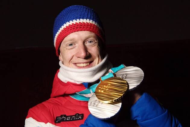 Olympia-Bilder des Tages 180224 Johannes Thingnes Bo celebrates with his medals while posing for a picture after the Medal Ceremony for the Men s Biathlon 4x7,5 km relay during day fifteen of the 2018 Winter Olympics on February 24, 2018 in Pyeongchang. Photo: Carl Sandin BILDBYRAN kod CS 57999_322 Copyright: CARLxSANDIN BB180224CS116
