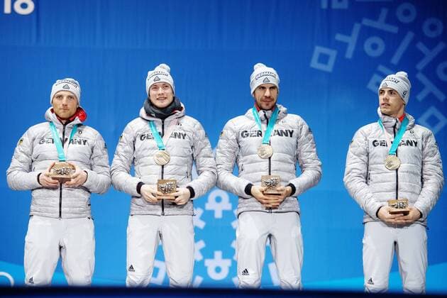 Themen der Woche - SPORT Olympia-Bilder des Tages 180224 Erik Lesser, Benedikt Doll, Arnd Peiffer and Simon Schempp of Germany, Bronze celebrates at the Medal Ceremony for the Men s Biathlon 4x7,5 km relay during day fifteen of the 2018 Winter Olympics on February 24, 2018 in Pyeongchang. Photo: Carl Sandin BILDBYRAN kod CS 57999_322 Copyright: CARLxSANDIN BB180224CS121