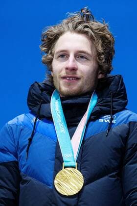 180224 Peppe Femling of Sweden, gold, celebrates at the Medal Ceremony for the Men s Biathlon 4x7,5 km relay during day fifteen of the 2018 Winter Olympics on February 24, 2018 in Pyeongchang. Photo: Carl Sandin BILDBYRAN kod CS 57999_322 Copyright: CARLxSANDIN BB180224CS133