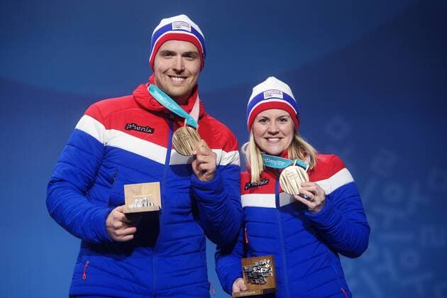 180224 Kristin Moen Skaslien and Magnus Nedregotten of Norway, awarded a bronze after a russian athlete was disqualified, celebrate at the Medal Ceremony for the Mixed Double Curling Event during day fifteen of the 2018 Winter Olympics on February 24, 2018 in Pyeongchang. Photo: Carl Sandin BILDBYRAN kod CS 57999_322 Copyright: CARLxSANDIN BB180224CS143