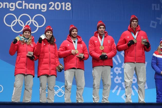 OLYMPICS - 2018 Winter Olympics PYEONGCHANG,SOUTH KOREA,24.FEB.18 - OLYMPICS, ALPINE SKIING - Olympic Winter games Winterspiele Spiele Summer games PyeongChang 2018, Medals Plaza, award ceremony, mixed team competition. Image shows team SUI. GEPAxpictures xMathiasxMandl