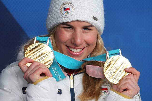 OLYMPICS - 2018 Winter Olympics PYEONGCHANG,SOUTH KOREA,24.FEB.18 - OLYMPICS, SNOWBOARDING - Olympic Winter games Winterspiele Spiele Summer games PyeongChang 2018, Medals Plaza, award ceremony, parallel giant slalom, ladies. Image shows Ester Ledecka (CZE). Keywords: medal. GEPAxpictures xMathiasxMandl