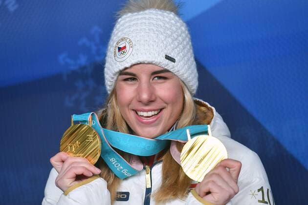 Ester LEDECKA (CZE) mit ihren zwei Goldmedaillen,Medaillen. Olympiasiegerin in Abfahrt der Damen und Snowboard Parallel Riesenslalom. Snowboard Ladies Parallel Giant Slalom, Paralle Riesenslalom der Frauen, Victory Ceremony,PyeongChang Olympic Medals Plaza am 24.02.2018. Olympische Winterspiele 2018, vom 09.02. - 25.02.2018 in PyeongChang Suedkorea.