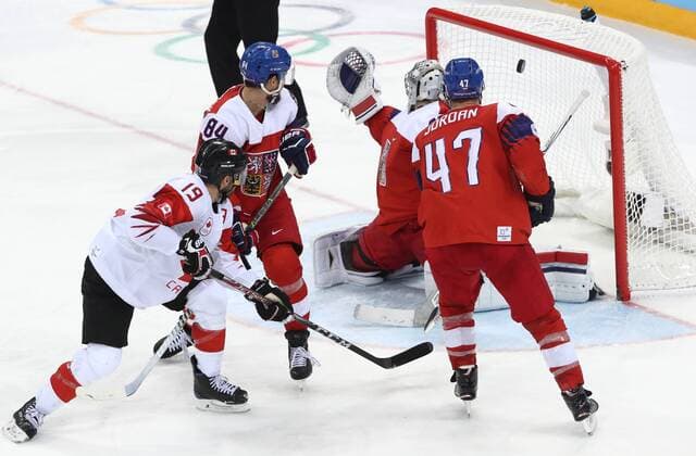 GANGNEUNG, SOUTH KOREA - FEBRUARY 24, 2018: The Czech Republic s goalie Pavel Francouz (2nd R) concedes a goal in the men s bronze medal Ice hockey Eishockey game between the Czech Republic and Canada at Gangneug Hockey Centre at the 2018 Winter Olympic Games Olympische Spiele Olympia OS Valery Sharifulin TASS  TS075979