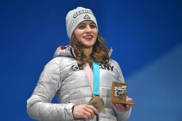 Ramona HOFMEISTER (GER,Platz 3) mit Medaille, Bronzemedaille, Snowboard Parallel Riesenslalom. Snowboard Ladies Parallel Giant Slalom, Parallel Riesenslalom der Frauen, Victory Ceremony,Siegerehrung ,PyeongChang Olympic Medals Plaza am 24.02.2018. Olympische Winterspiele 2018, vom 09.02. - 25.02.2018 in PyeongChang Suedkorea.