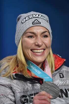 Selina JOERG (GER,Platz 2) mit Medaille, Silbermedaille, Snowboard Parallel Riesenslalom. Snowboard Ladies Parallel Giant Slalom, Parallel Riesenslalom der Frauen, Victory Ceremony,Siegerehrung ,PyeongChang Olympic Medals Plaza am 24.02.2018. Olympische Winterspiele 2018, vom 09.02. - 25.02.2018 in PyeongChang Suedkorea.