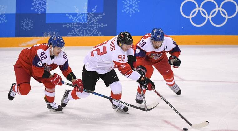 (180224) -- PYEONGCHANG, Feb. 24, 2018 -- Christian Thomas (C) of Canada vies for the puck during the men s bronze medal game against the Czech Republic of Ice hockey Eishockey at the 2018 PyeongChang Winter Olympic Games Olympische Spiele Olympia OS at Gangneung Hockey Centre, Gangnueng, South Korea, Feb. 24, 2018. Canada won 6-4 and claimed the bronze medal. ) (SP)OLY-SOUTH KOREA-PYEONGCHANG-ICE HOCKEY-MEN S BRONZE MEDAL GAME WangxHaofei 