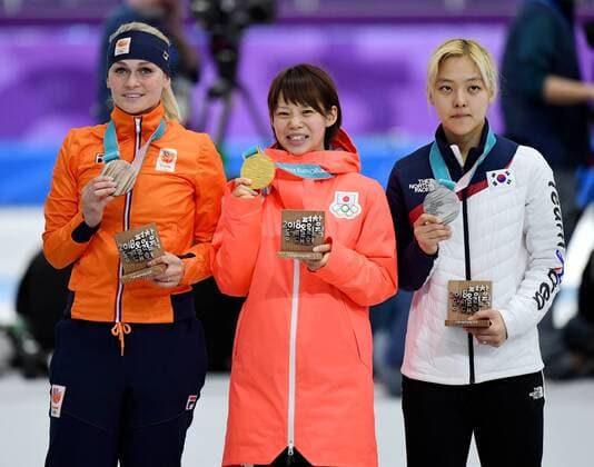 (180224) -- PYEONGCHANG, Feb. 24, 2018 -- Gold medalist Nana Takagi (C) of Japan, silver medalist Kim Bo-Reum (R) of South Korea and bronze medalist Irene Schouten of the Netherlands pose for photos duing medal ceremony of ladies mass start event of Speed skating Eisschnelllauf at the 2018 PyeongChang Winter Olympic Games Olympische Spiele Olympia OS at Gangneung Oval, PyeongChang, Feb. 24, 2018. ) (SP)OLY-SOUTH KOREA-PYEONGCHANG-SPEED SKATING-LADIES S MASS START WangxSong 