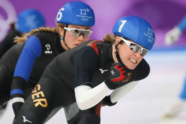 Themen der Woche - SPORT Olympia-Bilder des Tages OLYMPICS - 2018 Winter Olympics PYEONGCHANG,SOUTH KOREA,24.FEB.18 - OLYMPICS, Speed skating Eisschnelllauf - Olympic Winter games Winterspiele Spiele Summer games PyeongChang 2018, mass start, ladies. Image shows Claudia Pechstein (GER). GEPAxpictures xChristianxWalgram