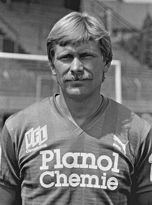 Gerd-Volker Schock Spieler beim VfL Osnabrück -hier in der Saison 1983 1984 - am 04.07.1983