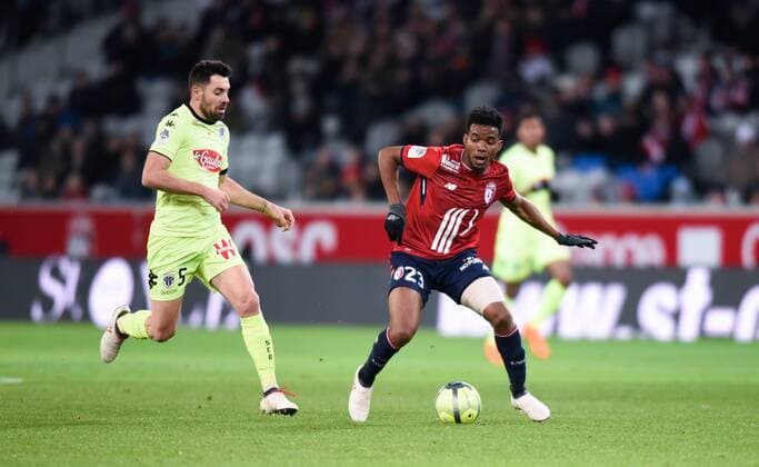 Fußball, OSC Lille - Angers SCO Thiago Mendes ( Lille ) FOOTBALL : Lille OSC vs SCO Angers - Ligue 1 - Lille - 24 02 2018 FedericoPestellini Panoramic 