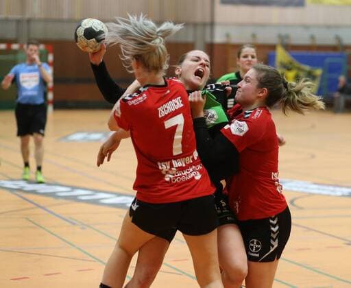 TV Nelingen_TSV Bayer 04 Leverkusen 24.02.2018 Deutschland Hanball Bundesliga Frauen Saison 2017 2018 TV Nellingen-TSV Bayer 04 Leverkusen. v. li. Mia Zschocke (Leverkusen), Annika Blanke ( Nellingen), Anna Seidel ( Leverkusen). Foto Herbert Rudel