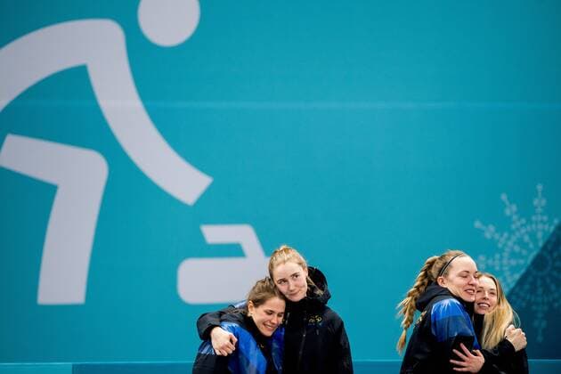 180225 Anna Hasselborg, Sara McManus, Agnes Knochenhauer and Sofia Mabergs of Sweden after winning the Women s Curling Final between South Korea and Sweden during day sixteen of the 2018 Winter Olympics on February 25, 2018 in Pyeongchang. Photo: Jon Olav Nesvold BILDBYRN kod JE 160200 Copyright: JONxOLAVxNESVOLD BB180225JE052
