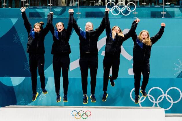 180225 Anna Hasselborg, Sara McManus, Agnes Knochenhauer and Sofia Mabergs of Sweden celebrate winning the WomenÕs Curling Final between South Korea and Sweden during day sixteen of the 2018 Winter Olympics on February 25, 2018 in Pyeongchang. Photo: Petter Arvidson BILDBYRN kod PA 160200 Copyright: PETTERxARVIDSON BB180225PA017