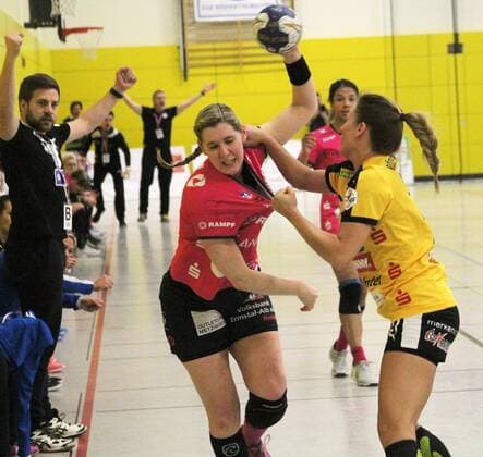 vl. Marlene Zapf (TusSies Metzingen) unnd Jessica Jander (HCR) beim Spiel HC Roedertal - TusSies Metzingen, 24.02.2018 Roedertal Copyright: xEIBNER Klugex EP_EER