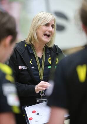 lsp - Handball - Damen - Erste Bundesliga - HSG Bensheim vs Borussia Dortmund - Saison - 2017-2018 - 24.02.2018 - Bensheim v. l. Ildiko Barna Trainerin Dortmund Aktion, Einzelbild -