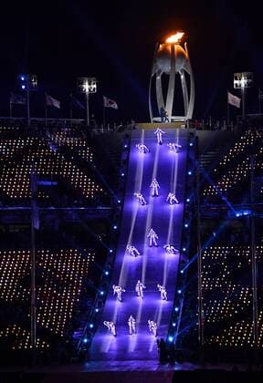 Olympia-Bilder des Tages PyeongChang 2018 - Highlights der Olympischen Spiele Dancers perform on roller blades at the closing ceremony for the Pyeongchange 2018 Winter Olympics at the Olympic Stadium in Daegwalnyeong, South Korea, on February 25, 2018.  KOL20180225606 RICHARDxELLIS