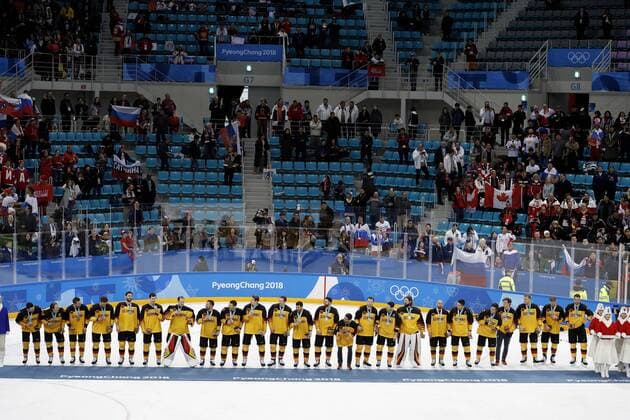 Team GER mit Olympiasiegerin bei der Siegehrung mit Silbermedaille Eishockey Finale RUS-GER 4:3 Olympic Wintergames 2018 Pyeongchang South Korea Olympische Winterspiele 2018 Pyeongchang 25.Februar 2018
