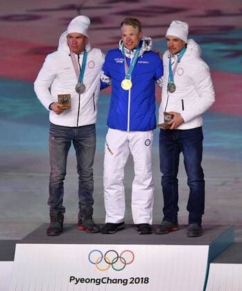 Silver medalist Aleksandr Bolshunov of Olympic Athlete from Russia, gold medalist Iivo Niskanen of Finland and bronze medalist Andrey Larkov of Olympic Athlete from Russia pose at the medal ceremony for the Cross-Country Skiing Men s 50km Mass Start Classic at the closing ceremony for the Pyeongchange 2018 Winter Olympics at the Olympic Stadium in Daegwalnyeong, South Korea, on February 25, 2018.  KOL20180225854 RICHARDxELLIS