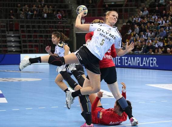 25.02.2018, Deutschland, Ludwigsburg, Handball-Champions-League SG BBM Bietigheim vs. Thüringer HC: Antje Lauenroth (BBM)